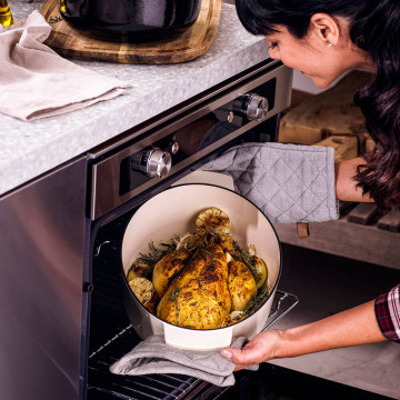 Гусятниця чавунна з кришкою 5,6 л KitchenAid Cast Iron (CC006062-001)