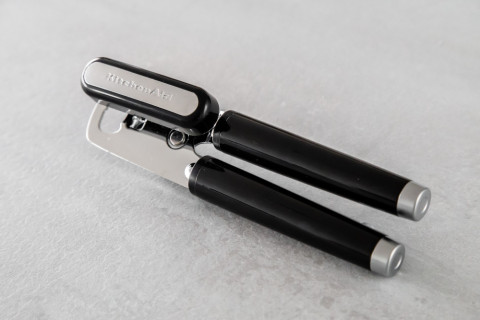 Відкривачка для банок і пляшок KitchenAid Classic, 21 см, чорний (KCG199OHOBE)