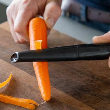 Овочечистка вертикальна KitchenAid Classic, 22 см (KCG112OHOBE)