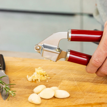 Прес для часнику KitchenAid Coreline, 19 см (KAG132OHERE)