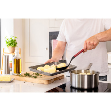 Ложка для сервіровки з прорізами KitchenAid Classic, 34 см (KHA004OHEREG)