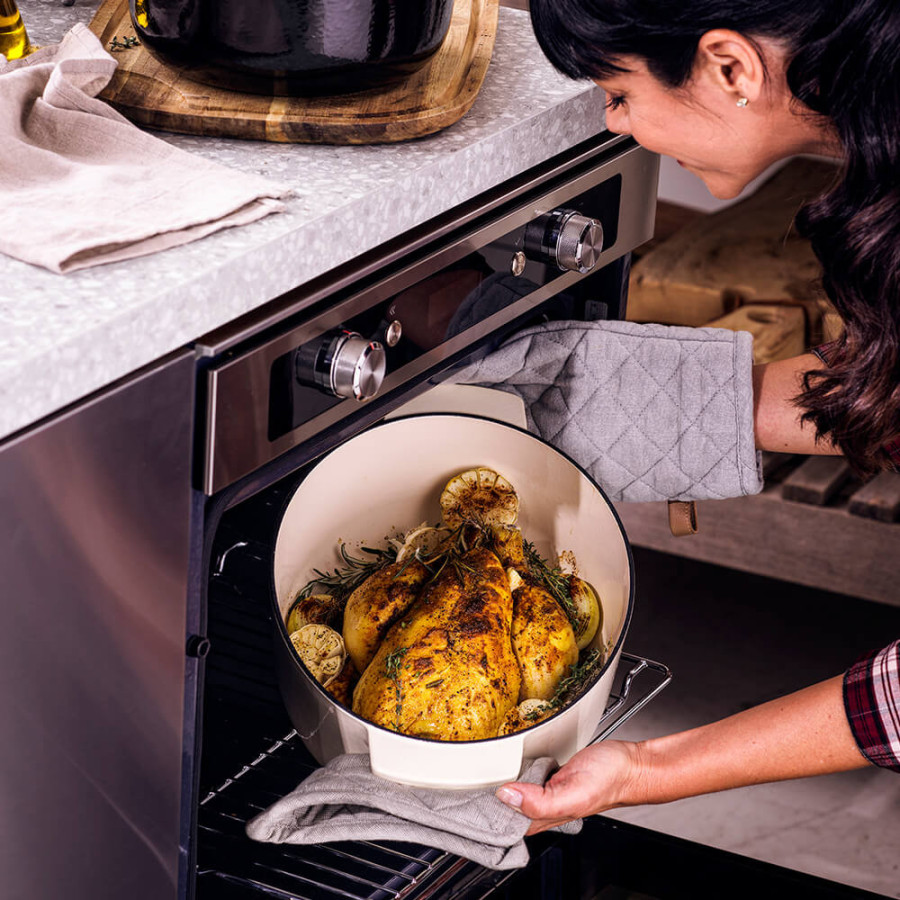 Гусятниця чавунна з кришкою 5,6 л KitchenAid Cast Iron (CC006062-001)