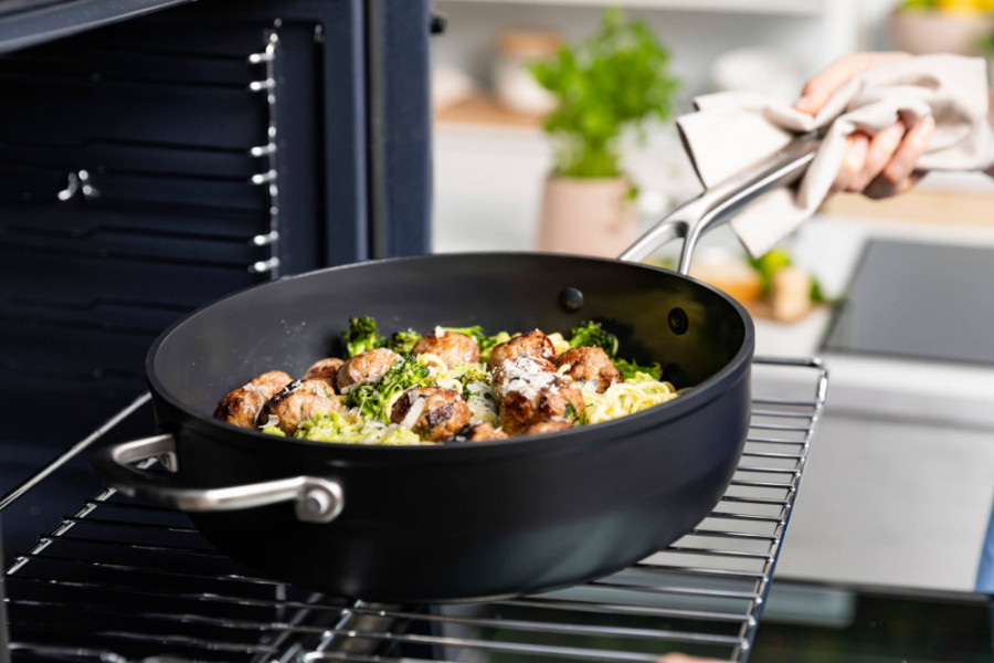 Сотейник з кришкою 28 см KitchenAid Forged Hardened Aluminium (CC005697-001)