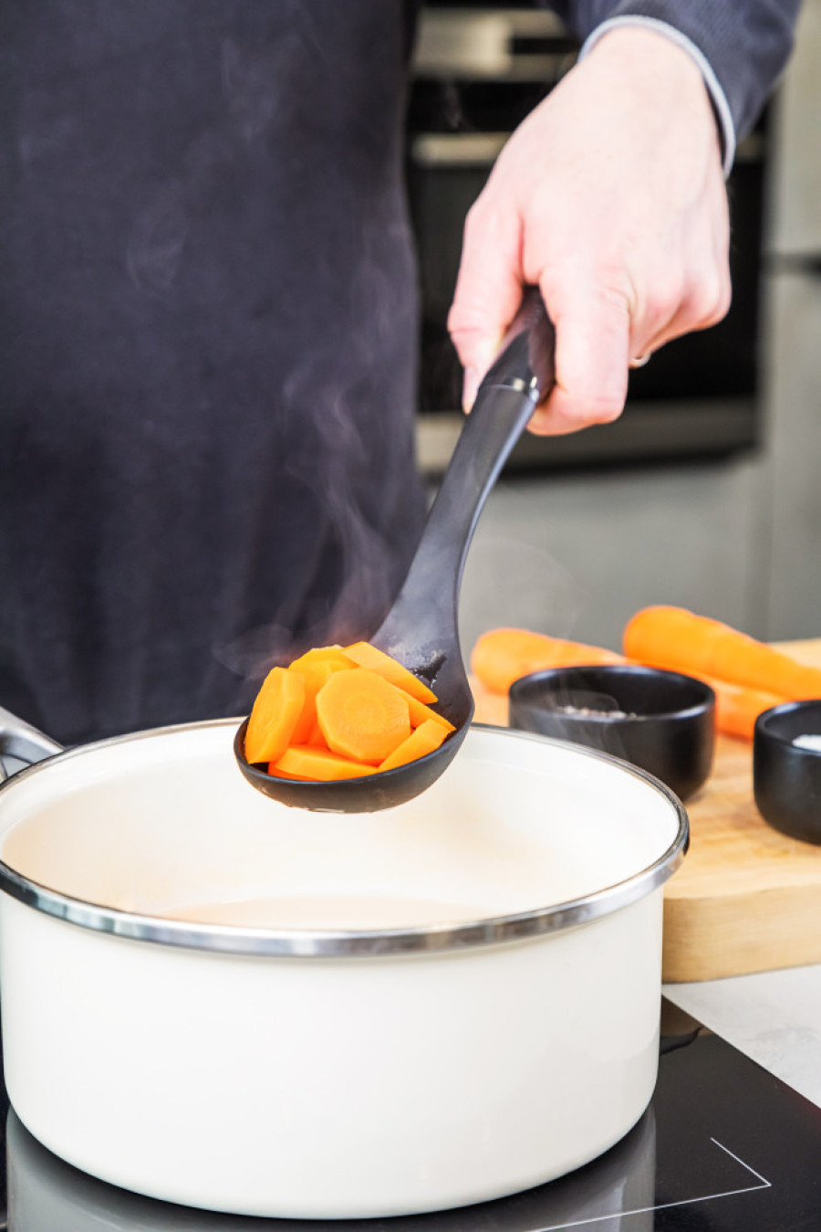 Ложка для сервіровки з прорізами KitchenAid Classic, 34 см (KCG004OHOBE)