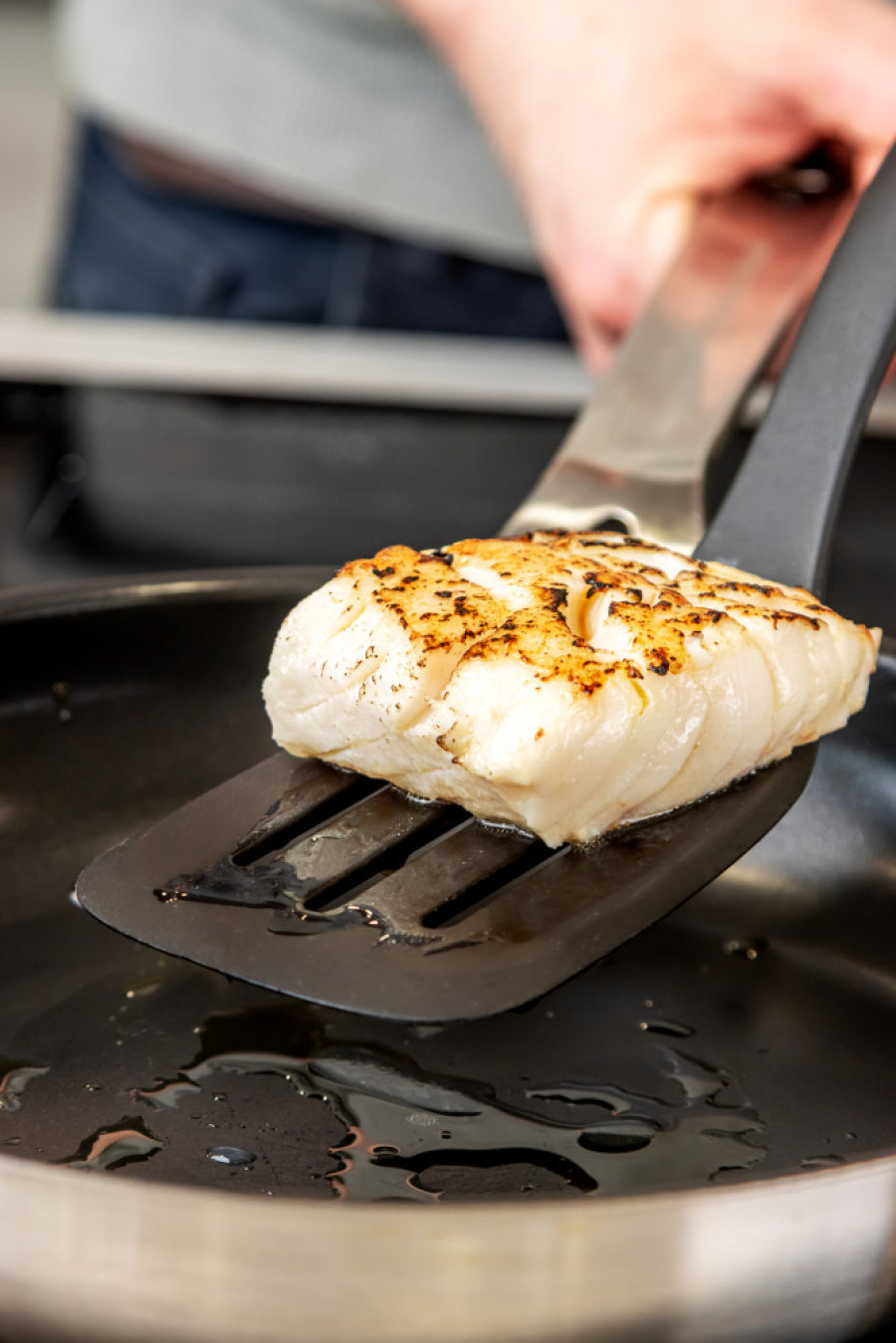 Лопатка з прорізами KitchenAid Classic, 34 см (KCG002OHOBE)