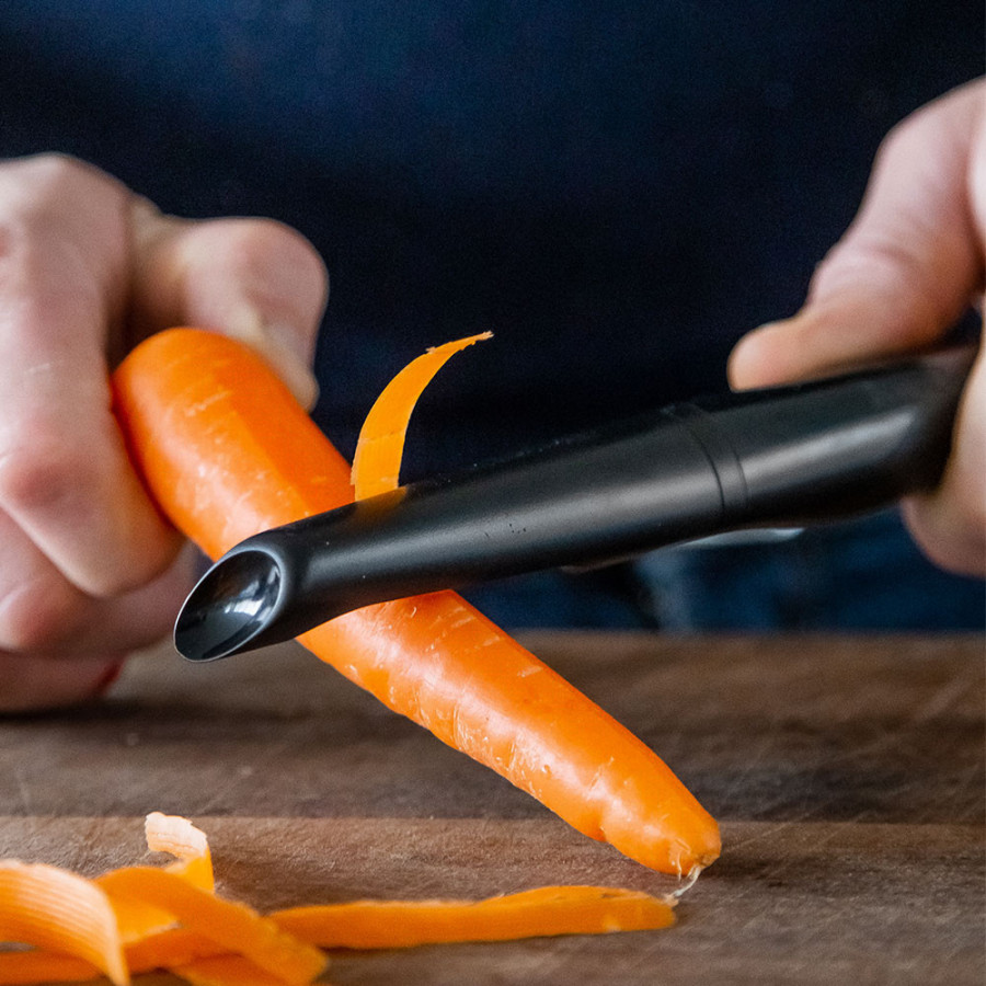 Овочечистка вертикальна KitchenAid Classic, 22 см (KCG112OHOBE)