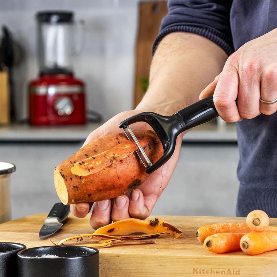 Овочечистка горизонтальна KitchenAid Classic, 18 см (KCG145OHOBE)