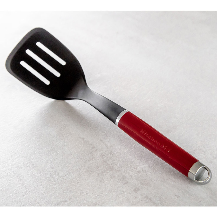 Лопатка з прорізами KitchenAid Coreline, 35 см (KAG002OHERE)