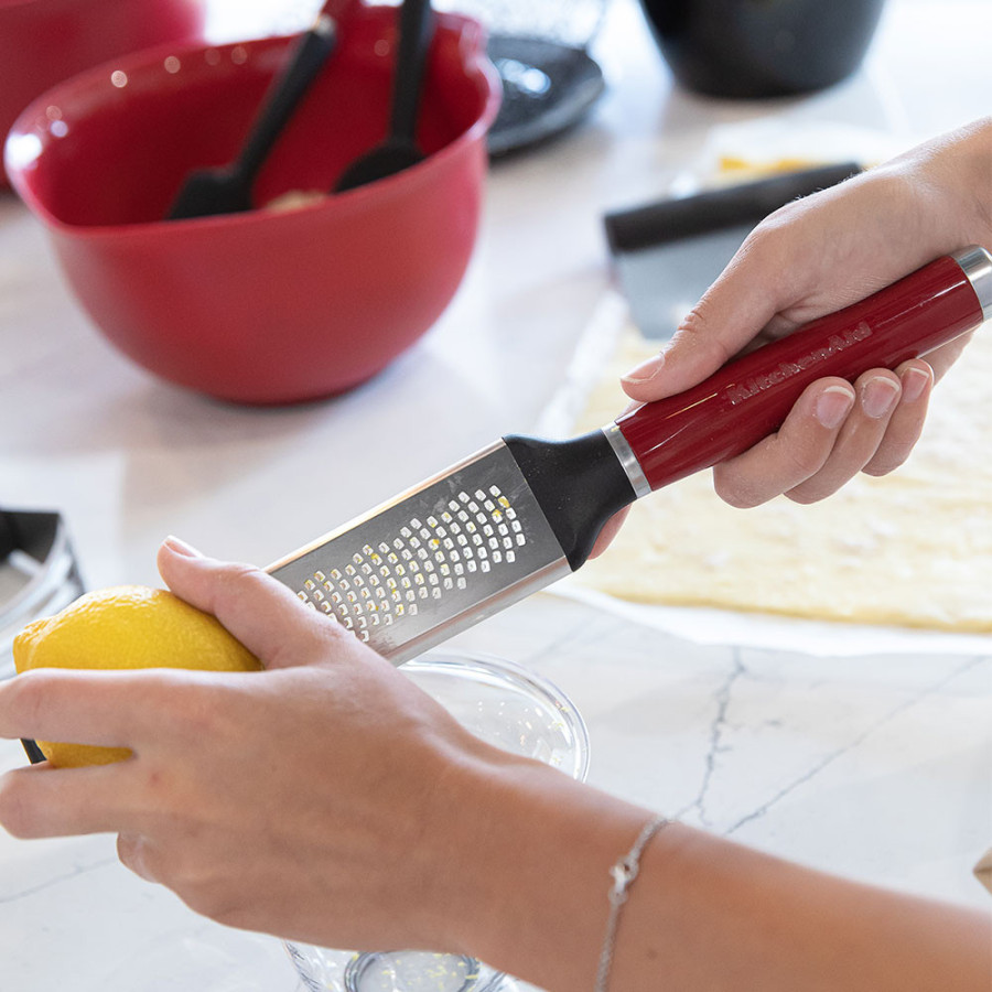 Терка для спецій KitchenAid Coreline 31 см з чохлом (KAG321OHERE)