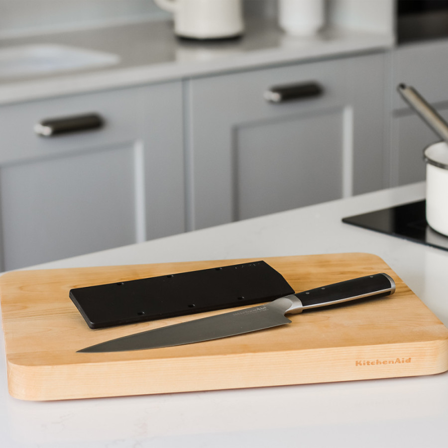 Ніж кухонний KitchenAid Coreline з захисним чохлом для леза, 20 см (KOG8IFSSOHOBA)