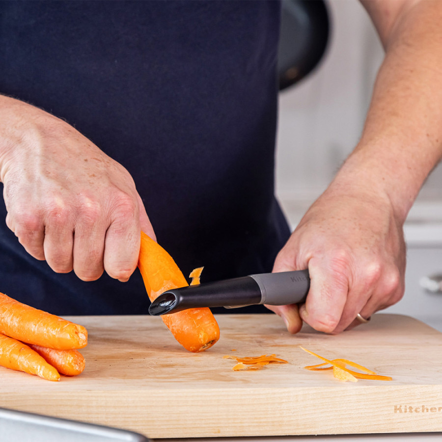 Овочечистка вертикальна KitchenAid Coreline, 22 см (KAS112OHCGG)