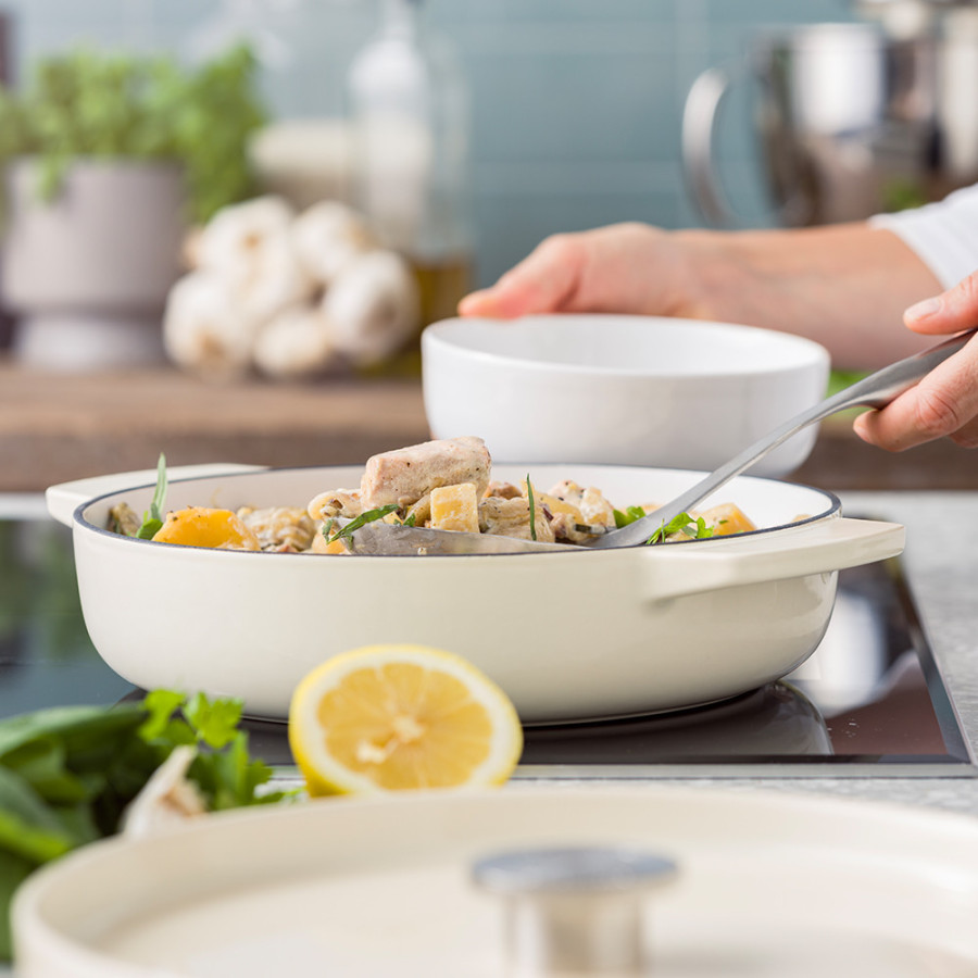 Чавунна каструля-сотейник з кришкою 2,77 л KitchenAid Cast Iron (CC009010-001)