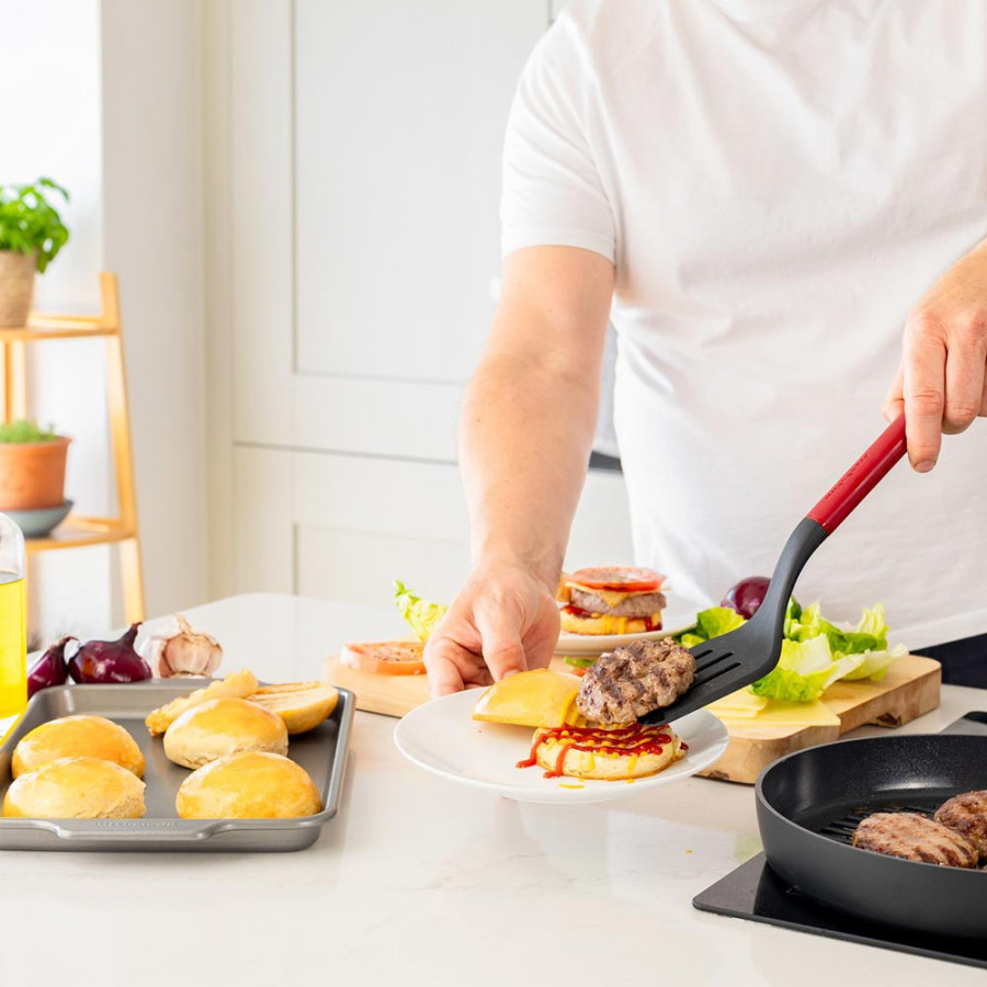 Лопатка з прорізами KitchenAid Classic, 34 см (KHA002OHEREG)