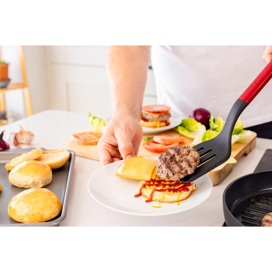 Лопатка з прорізами KitchenAid Classic, 34 см (KHA002OHEREG)