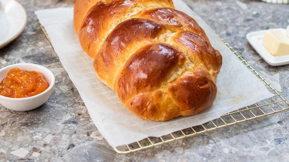 Основной Косичкой Бриошь Основной Косичкой Бриошь